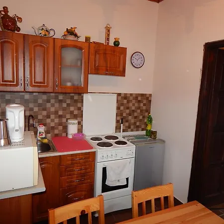 Bujdoso Vendeghaz Tardona